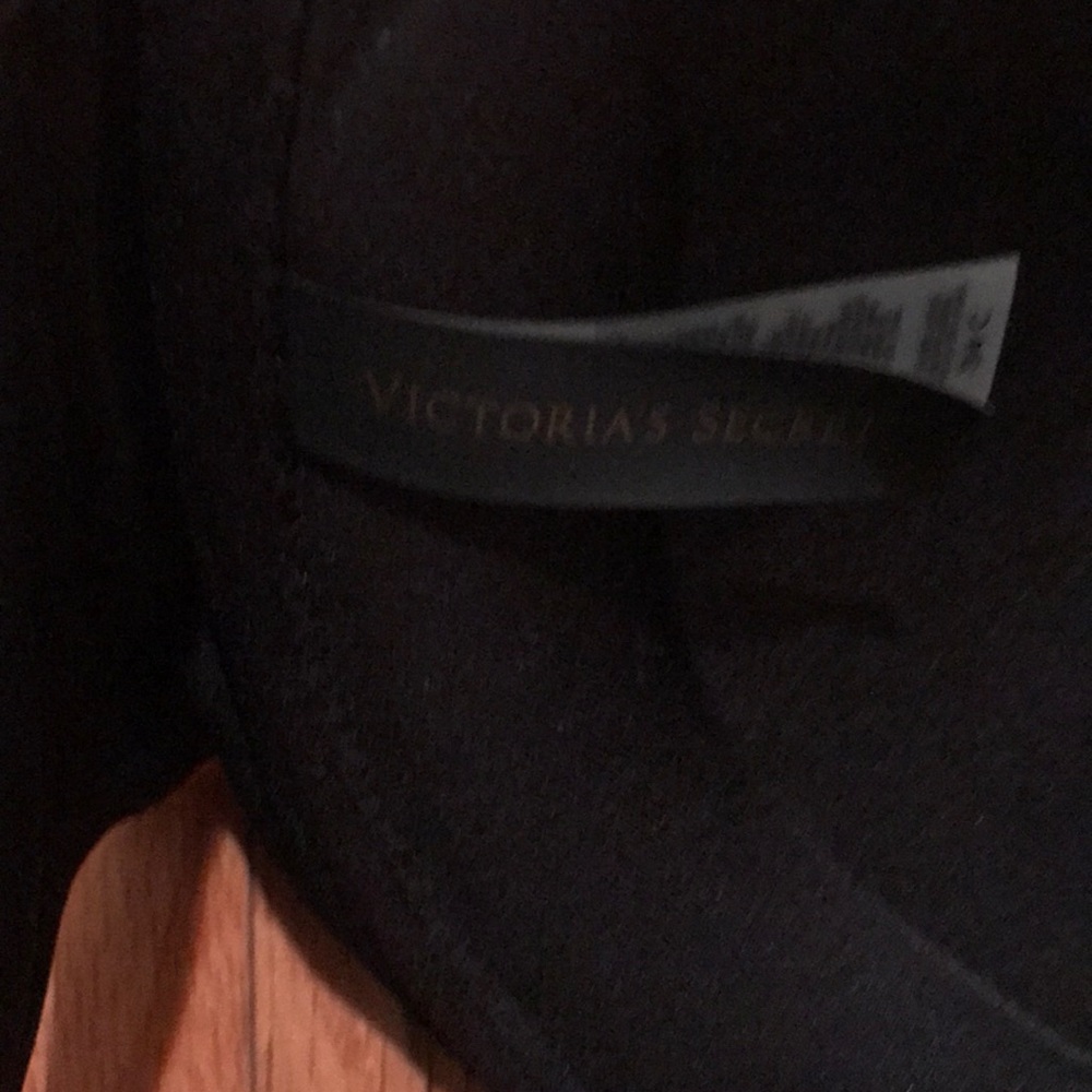 Victoria Secret - Picture 3 of 3